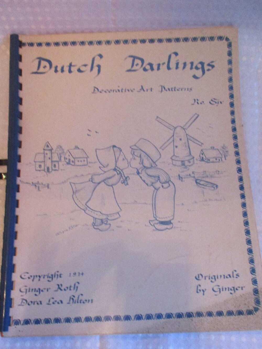 Vintage NWT 1974 'Dutch Darlings' Decorative Art Patterns Spiral Bound Book